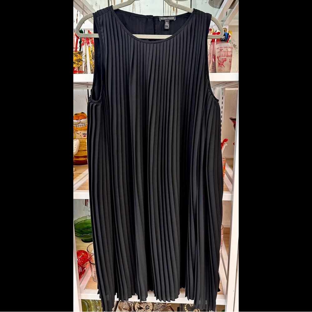 Beautiful Size Large Pleated Eileen Fisher Sleeveless Dress in Black
